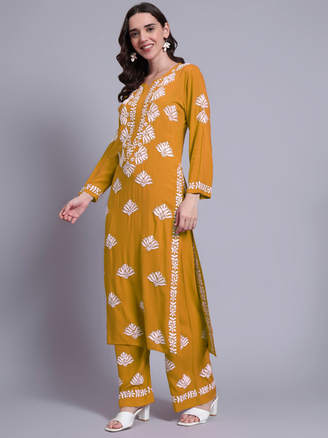 Women Hand Embroidered Chikankari Rayon kurta set PC4084KS