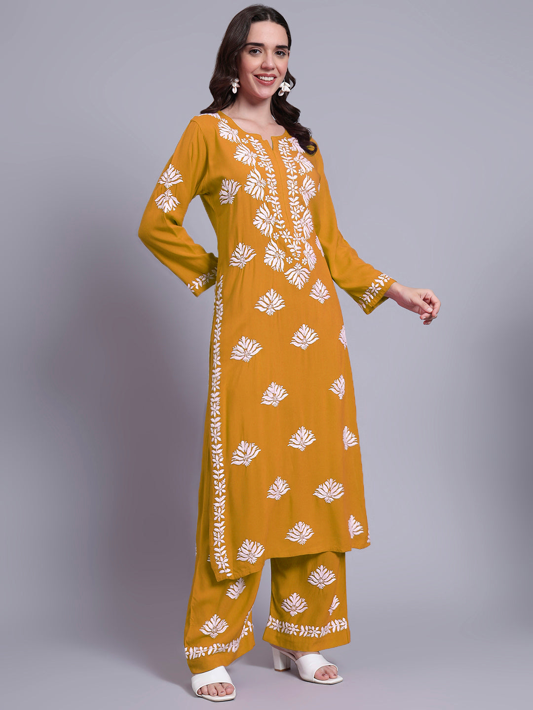 Women Hand Embroidered Chikankari Rayon kurta set PC4084KS