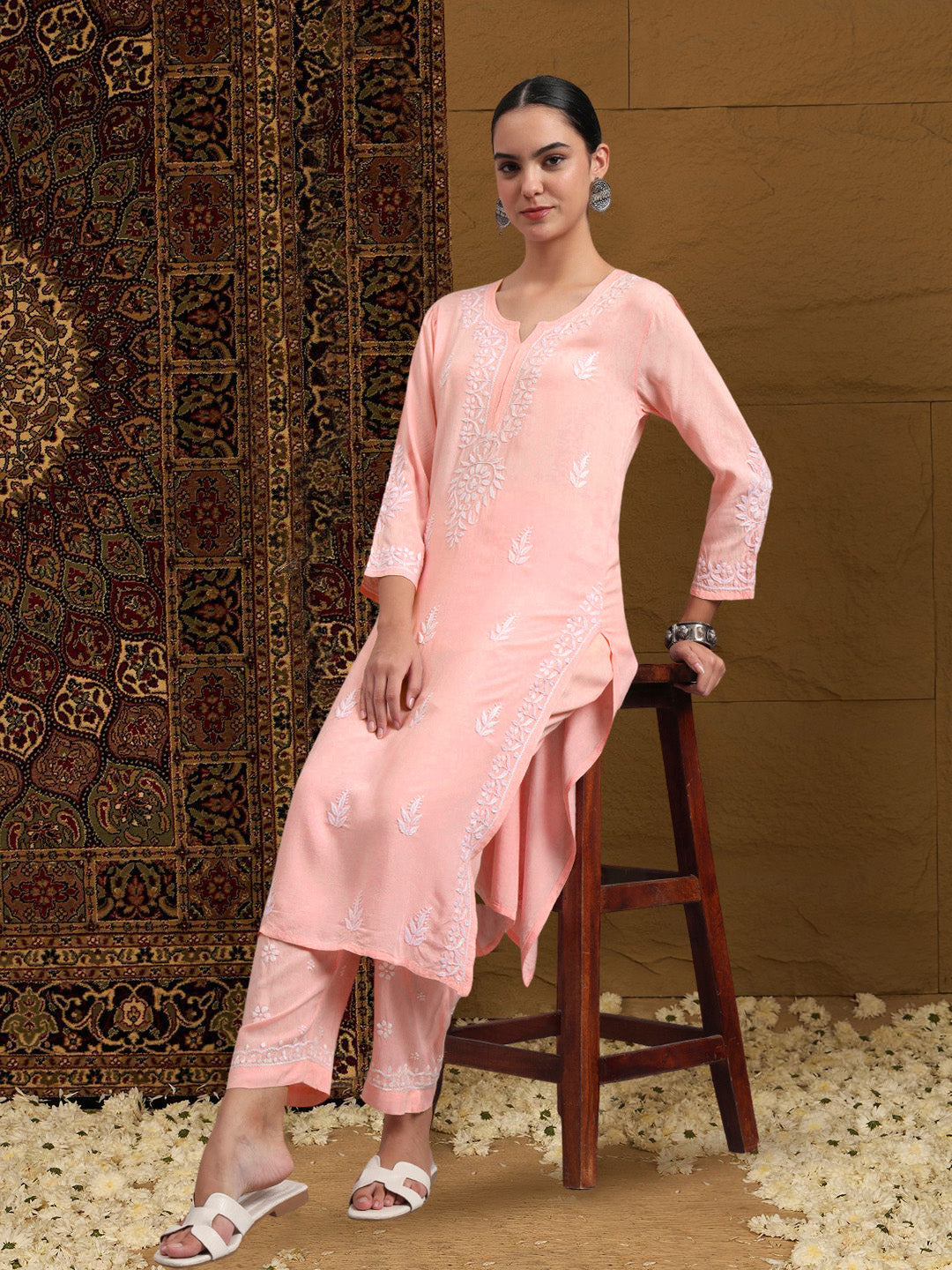 Women Hand Embroidered Chikankari Rayon kurta set PC4076KS