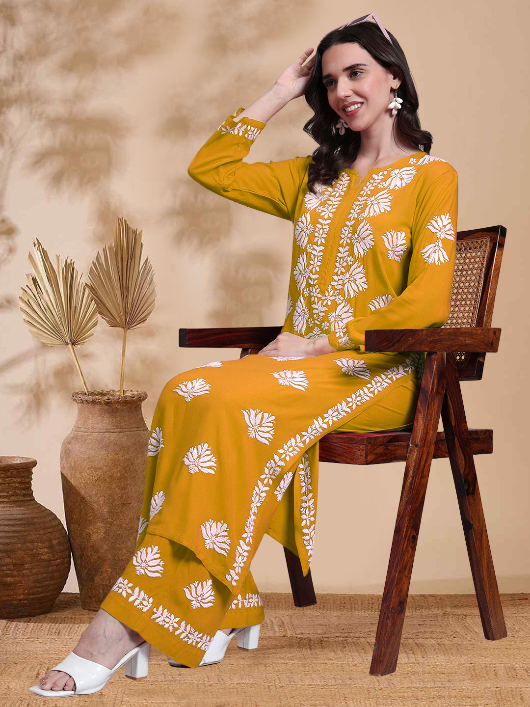 Women Hand Embroidered Chikankari Rayon kurta set PC4084KS