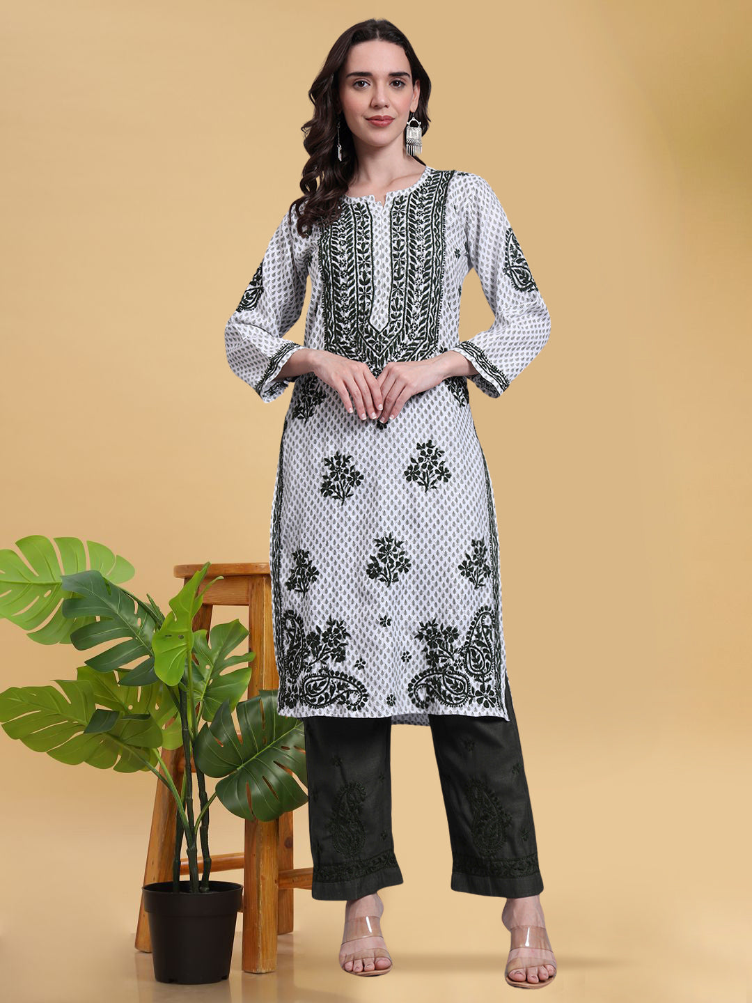 Women Hand Embroidered Chikankari Cotton kurta set PC4086KS