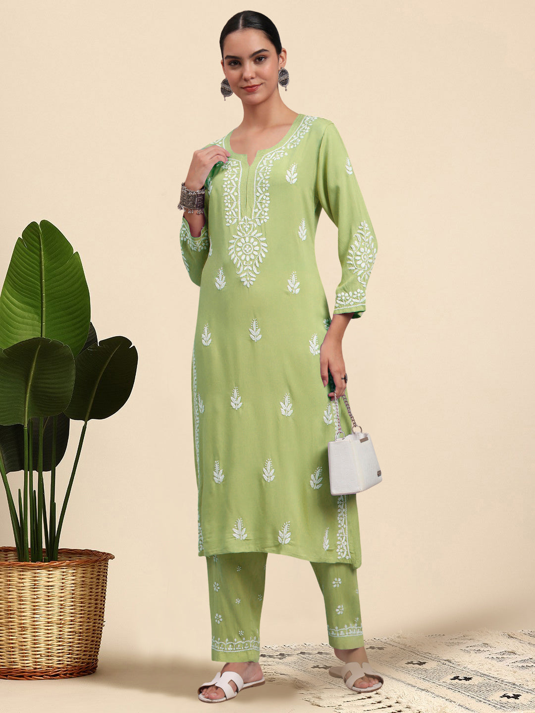 Women Hand Embroidered Chikankari Rayon kurta set PC4076KS