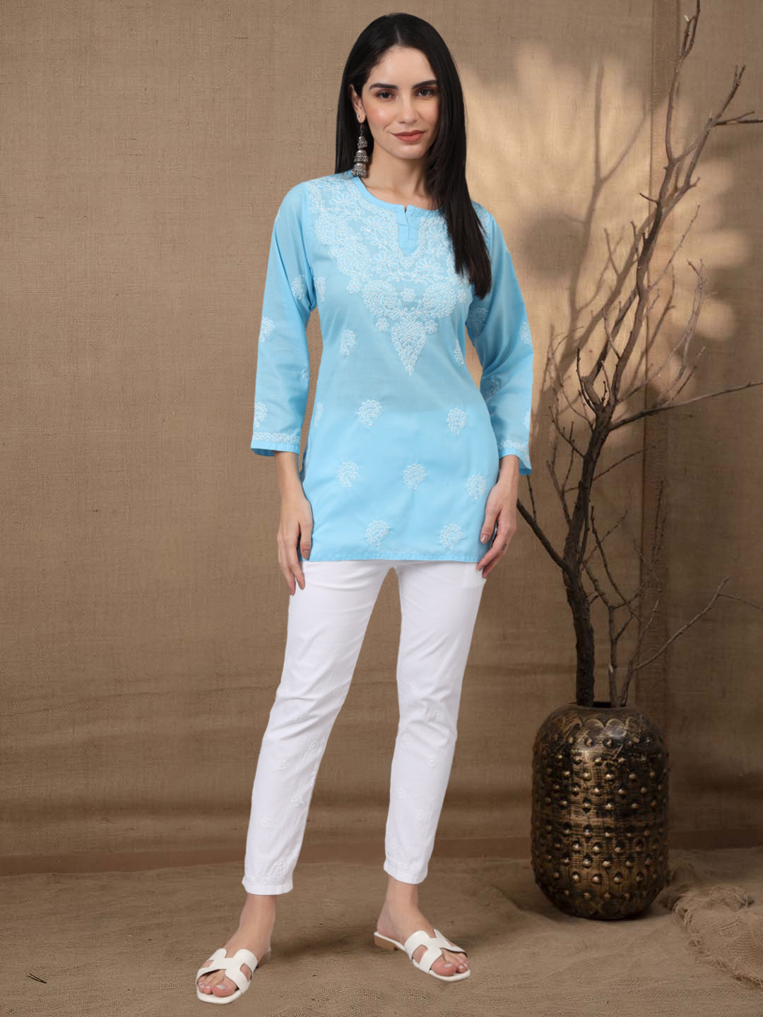 Women Hand Embroidered Lucknowi Chikankari Cotton Ethnic Motifs Kurti PC3998