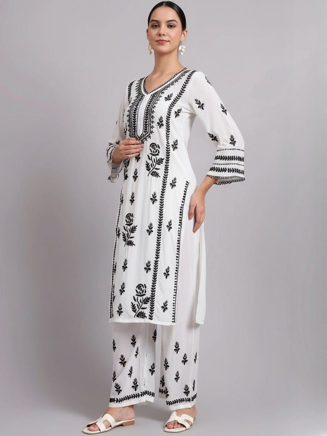 Women Hand Embroidered Chikankari Rayon kurta set PC4078KS