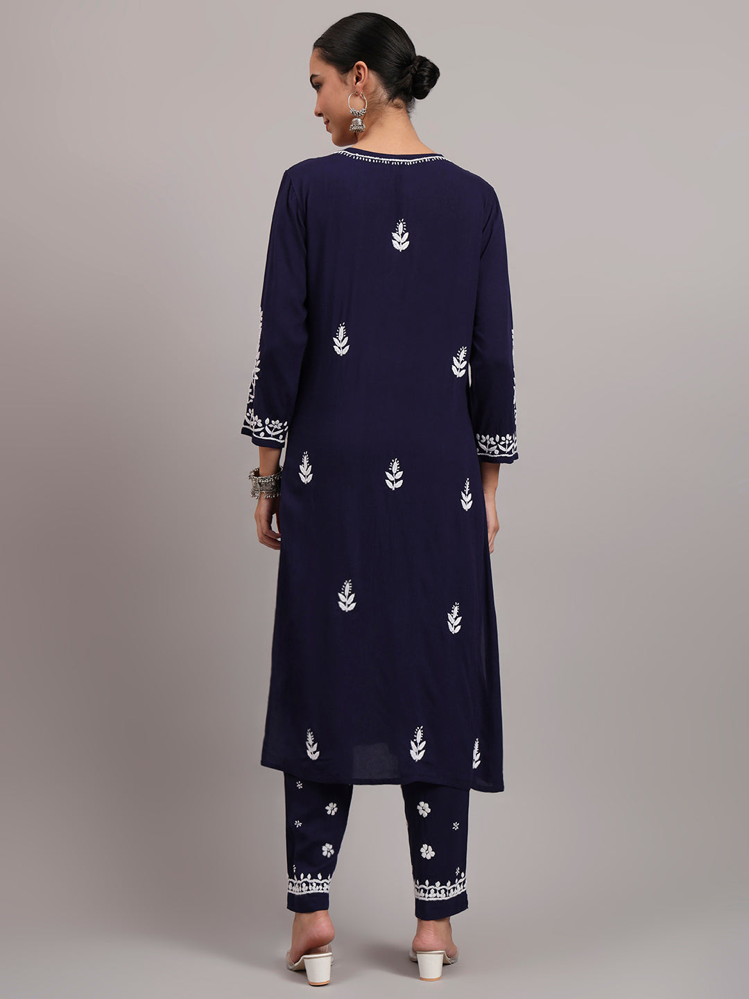 Women Hand Embroidered Chikankari Rayon kurta set PC4076KS