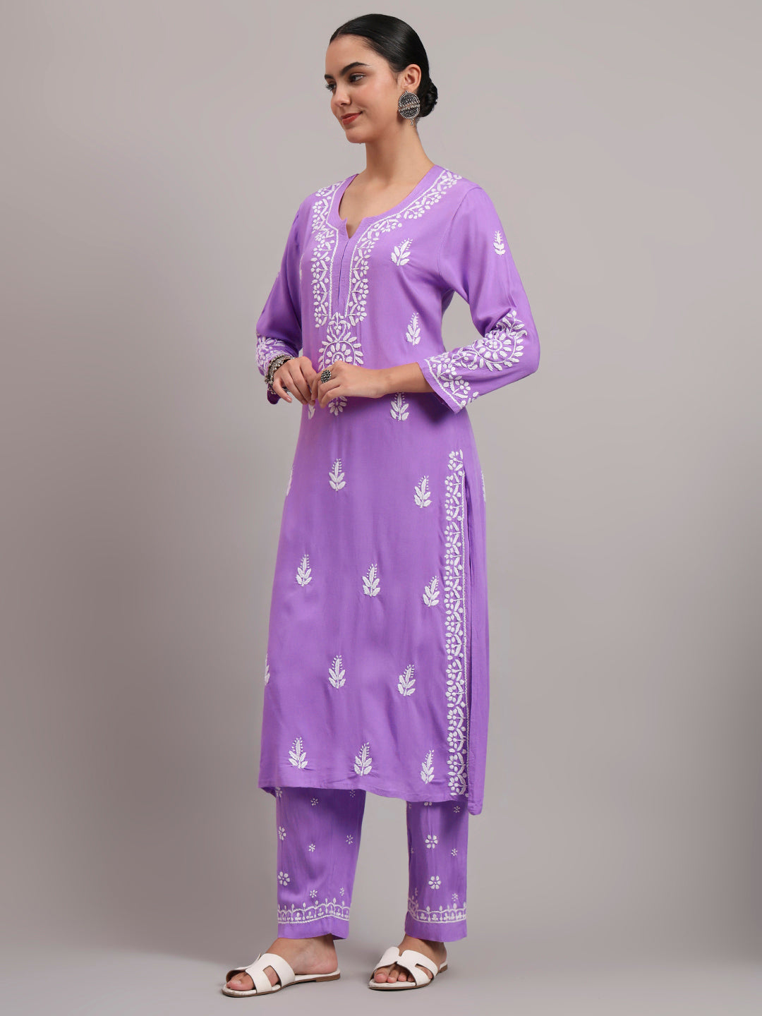 Women Hand Embroidered Chikankari Rayon kurta set PC4076KS