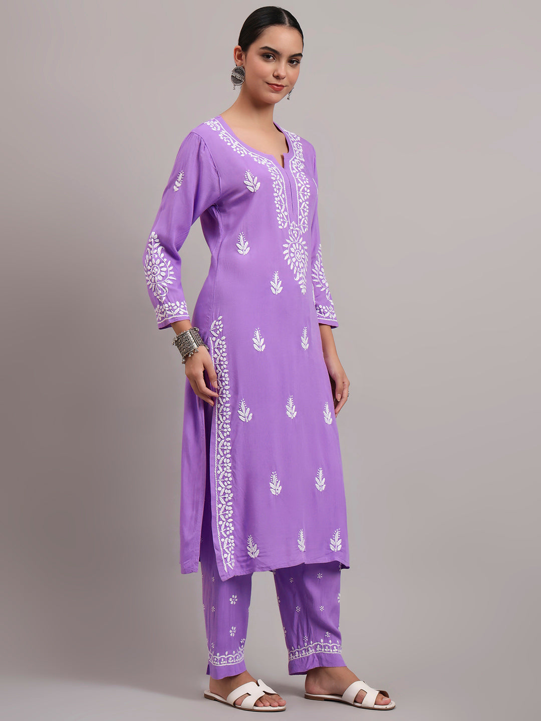 Women Hand Embroidered Chikankari Rayon kurta set PC4076KS