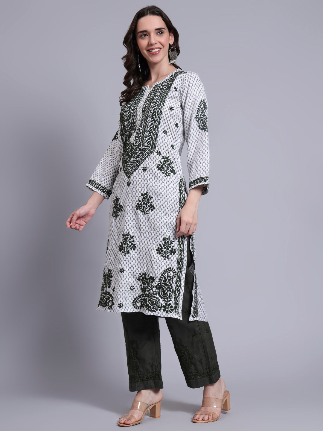Women Hand Embroidered Chikankari Cotton kurta set PC4086KS